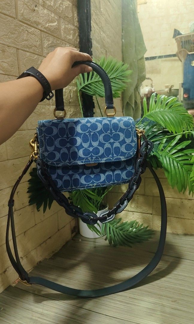 Coach roque denim (Category: Cross-body Bags) located in Caloocan City. Submitted by casseyann26-05661 (Listing ID 1461475406, Image 1). Description: .
