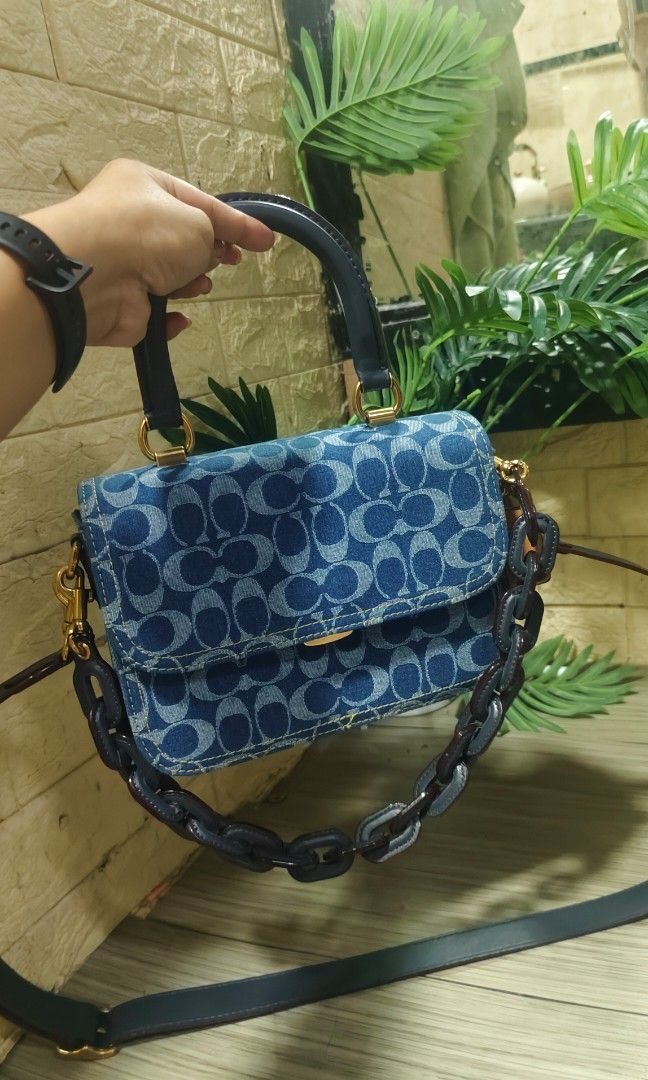 Coach roque denim (Category: Cross-body Bags) located in Caloocan City. Submitted by casseyann26-05661 (Listing ID 1461475406, Image 2). Description: .