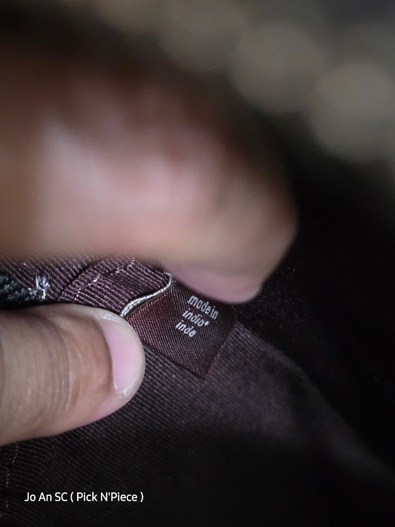 COACH SULLIVAN-JACQUARD-SIG BLACK-CHARCOAL (Category: Sling Bags) located in Quezon City. Submitted by joansc (Listing ID 1461531885, Image 3). Description: SOURCED: CANADA 100% ORIGINAL ONLY W/TAG, POLYPLASTIC, CARE CARD.