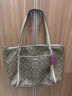 (Category: ) located in . Submitted by reenewardrobe (Listing ID 1461482829, Image 1). Description: .