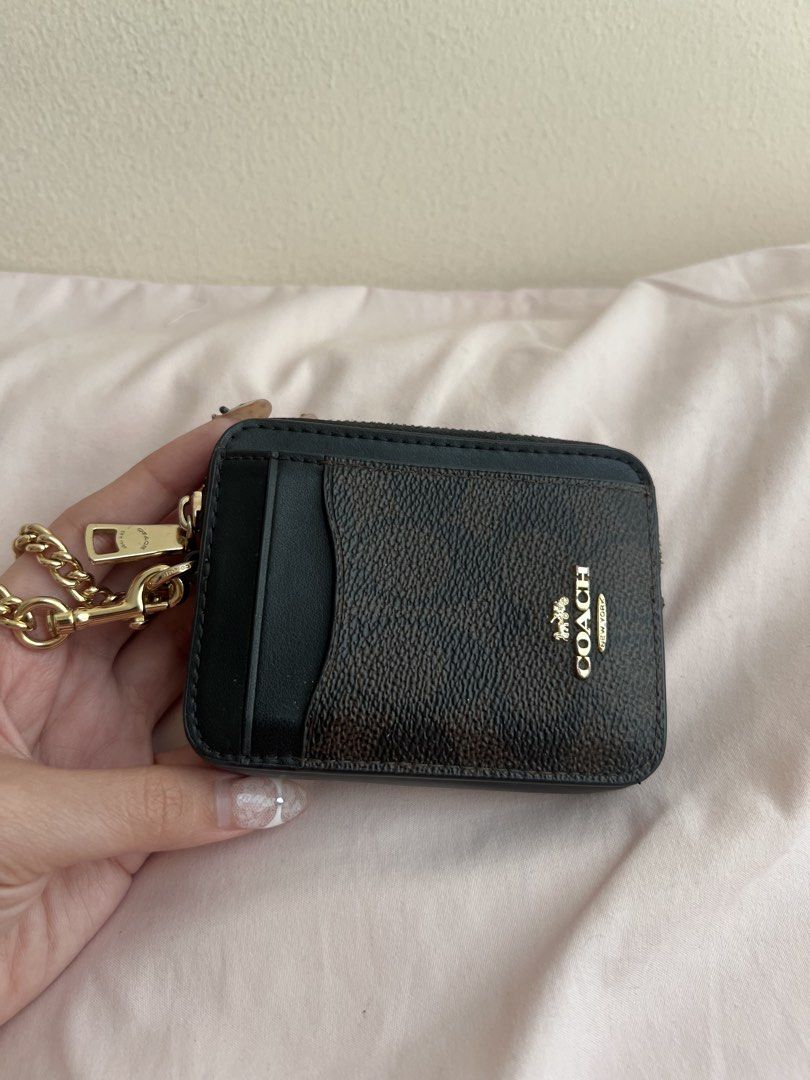 Coach Zip Card Holder Wallet with Chain (Category: Wallets & Card holders) located in Manila. Submitted by coles.collection (Listing ID 1461397528, Image 2). Description: - Coach zip card holder - Signature brown and black colorway - Bought this sa US last year.