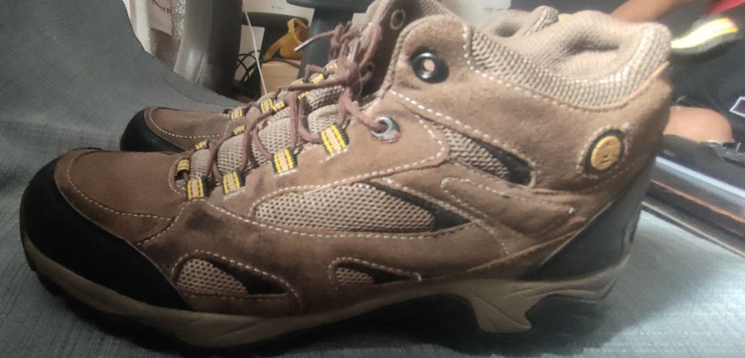 Coleman Hiking Shoes (Category: Boots) located in Quezon City. Submitted by mrpekka (Listing ID 1461326339, Image 2). Description: Coleman Hiking Shoes - ₱1,500 Size 9 .