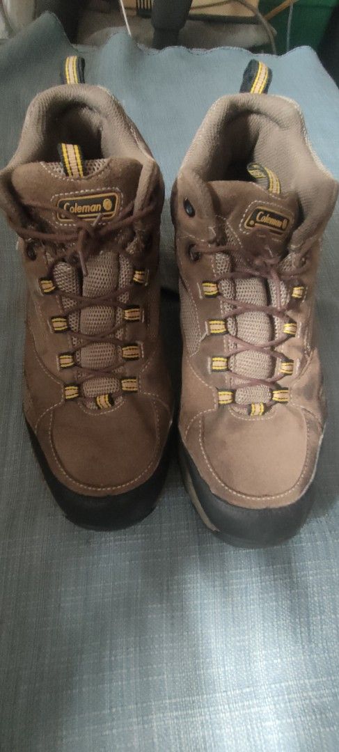 Coleman Hiking Shoes (Category: Boots) located in Quezon City. Submitted by mrpekka (Listing ID 1461326339, Image 1). Description: Coleman Hiking Shoes - ₱1,500 Size 9 .