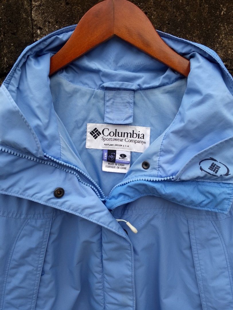 Columbia Core Interchange Jacket (Category: Coats, Jackets and Outerwear) located in Baliuag. Submitted by retrovault83 (Listing ID 1461551305, Image 3). Description: ✨ Condition: 9.5–10/10 (Preloved, Ready to Wear) 📍 Location: Baliuag, Bulacan Size: Large Dimes: W 24 x L 29-30 🇺🇸 American Outdoor Brand (Columbia Sportswear Company) Model: Core Interchange Waterproof Hooded Jacket / Parka ✅ No holes, no stains, no flaws! 🏷️ Columbia Sportswea