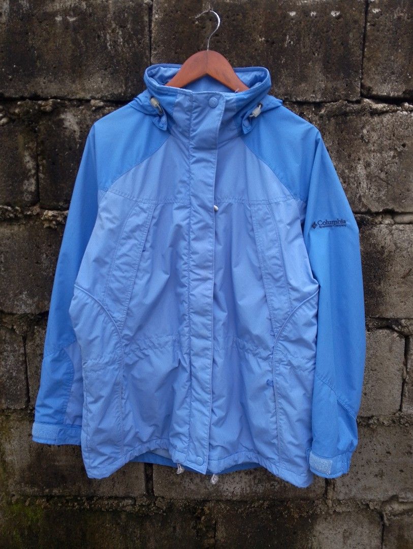 Columbia Core Interchange Jacket (Category: Coats, Jackets and Outerwear) located in Baliuag. Submitted by retrovault83 (Listing ID 1461551305, Image 1). Description: ✨ Condition: 9.5–10/10 (Preloved, Ready to Wear) 📍 Location: Baliuag, Bulacan Size: Large Dimes: W 24 x L 29-30 🇺🇸 American Outdoor Brand (Columbia Sportswear Company) Model: Core Interchange Waterproof Hooded Jacket / Parka ✅ No holes, no stains, no flaws! 🏷️ Columbia Sportswea