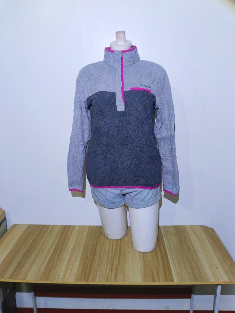 Columbia Fleece Pullover Jacket Pink Trim (Category: Luxury Apparel) located in Bayambang. Submitted by meowww1819 (Listing ID 1461389779, Image 1). Description: - Columbia fleece pullover - Color: Grey and dark grey - Pink trim on collar, placket, and hem - Quarter-snap button closure - Perfect for layering or standalone wear - Comfortable and warm material 💌 DM me for more info.