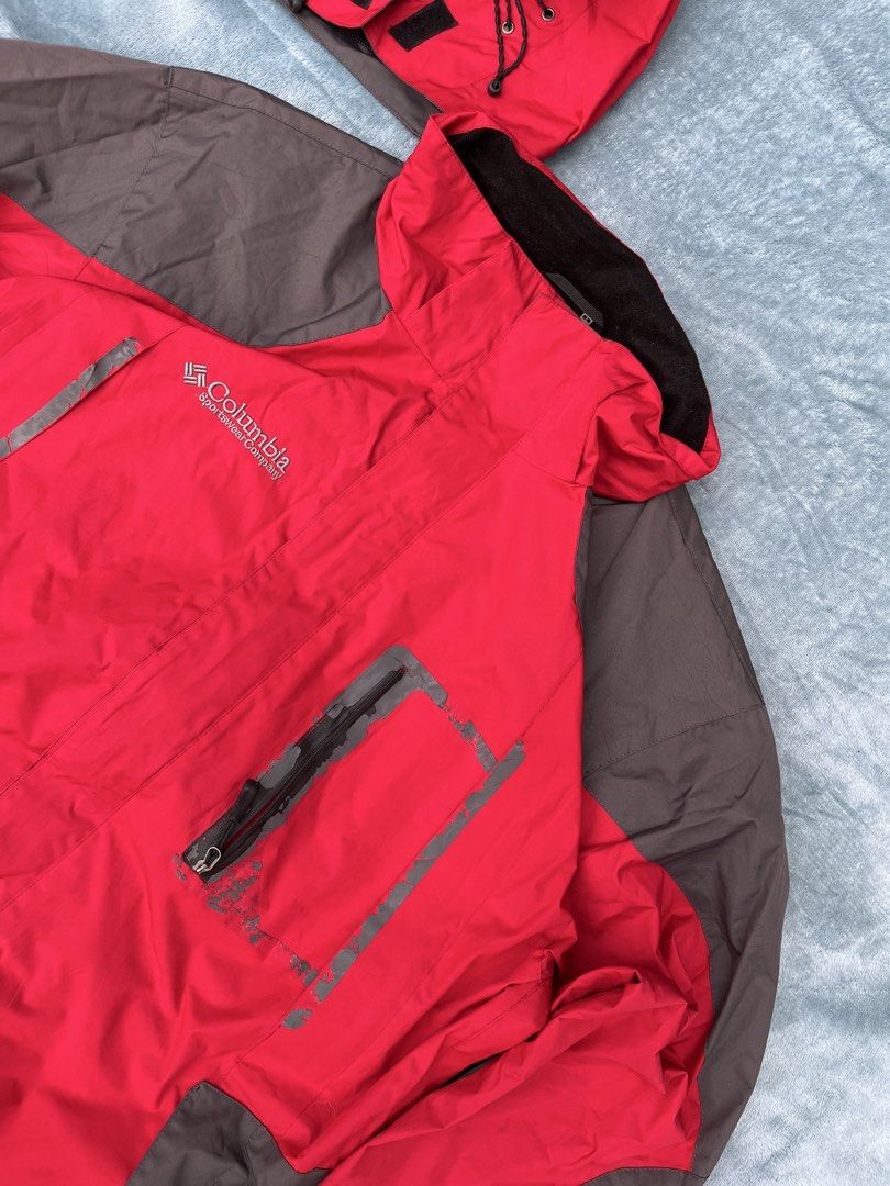 Columbia Gore Tex (Category: Coats, Jackets and Outerwear) located in San Jose. Submitted by keinzthriftt (Listing ID 1461470391, Image 2). Description: Columbia Gore-Tex (Detachable hood) Dimes:25x29 Color Rate:9.5/10.