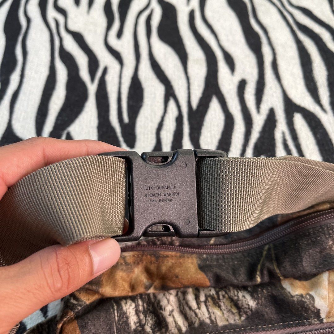 Columbia real tree waist bag (Category: Belt bags, Clutches and Pouches) located in Manila. Submitted by royaldripmanila (Listing ID 1461443810, Image 3). Description: No issue W11 L9.