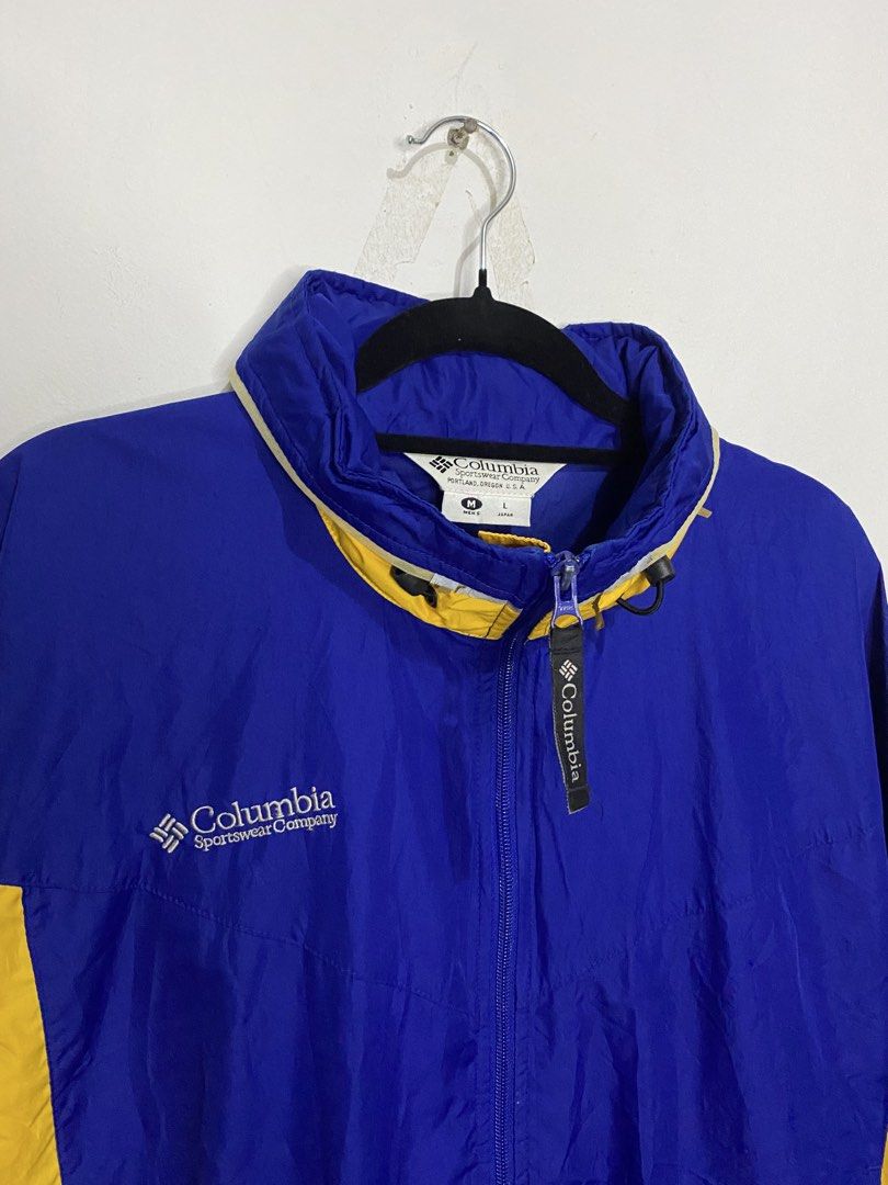 Columbia Two Tone Packable Windbreaker (Category: Coats, Jackets and Outerwear) located in San Pedro. Submitted by kristofesp08227 (Listing ID 1461518587, Image 2). Description: Columbia Two Tone Packable Windbreaker Sz Medium on tag 24 x 27 8/10 condition 8/10 color rate PM FOR MORE DETAILS .