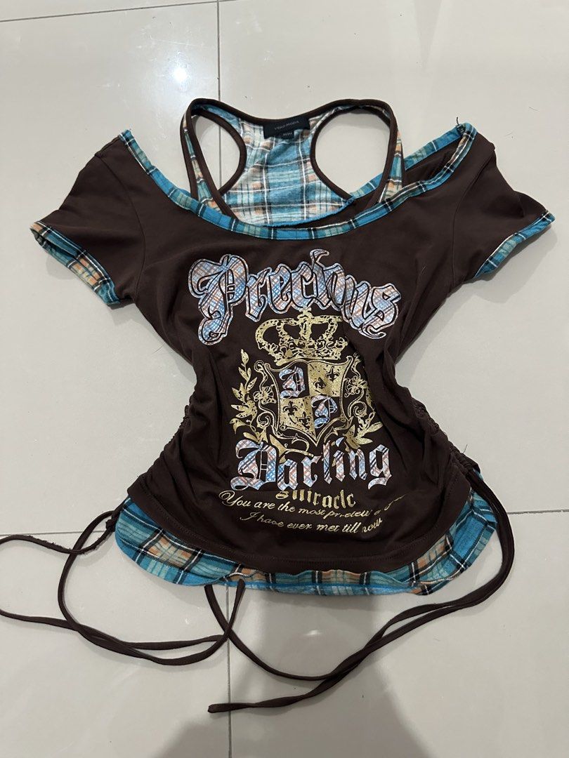 Y2k Connecting Top (Category: Blouses) located in Bulacan. Submitted by styl4r (Listing ID 1461506772, Image 1). Description: has lightly issue.