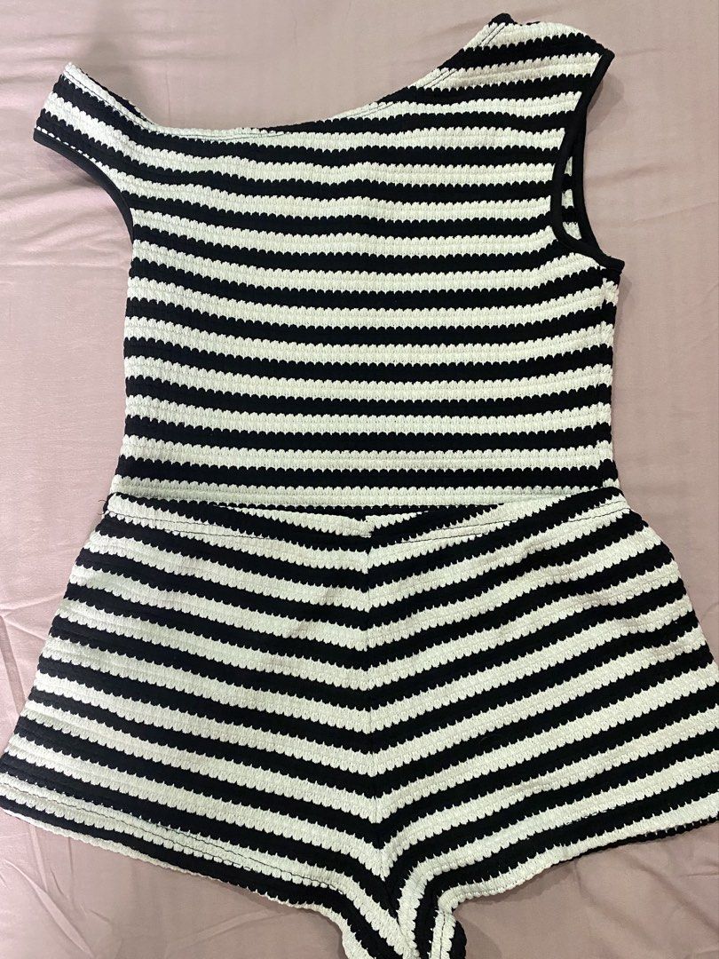 Coords Asymmetrical Sleeveless and Short (Category: Sets or Coordinates) located in Santa Rosa. Submitted by aeri_chandes (Listing ID 1461385315, Image 1). Description: SMALL SIZE can ship nationwide dm for infos.