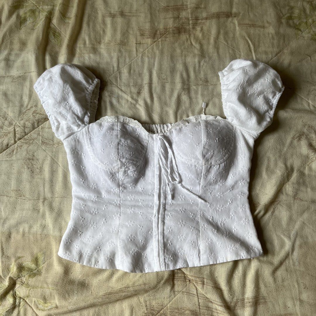 Coquette Linen Top (Category: Others Tops) located in Davao. Submitted by byeooool (Listing ID 1461362585, Image 3). Description: size small padded no flaws at all, 10/10 condition actual when worn made in vietnam.