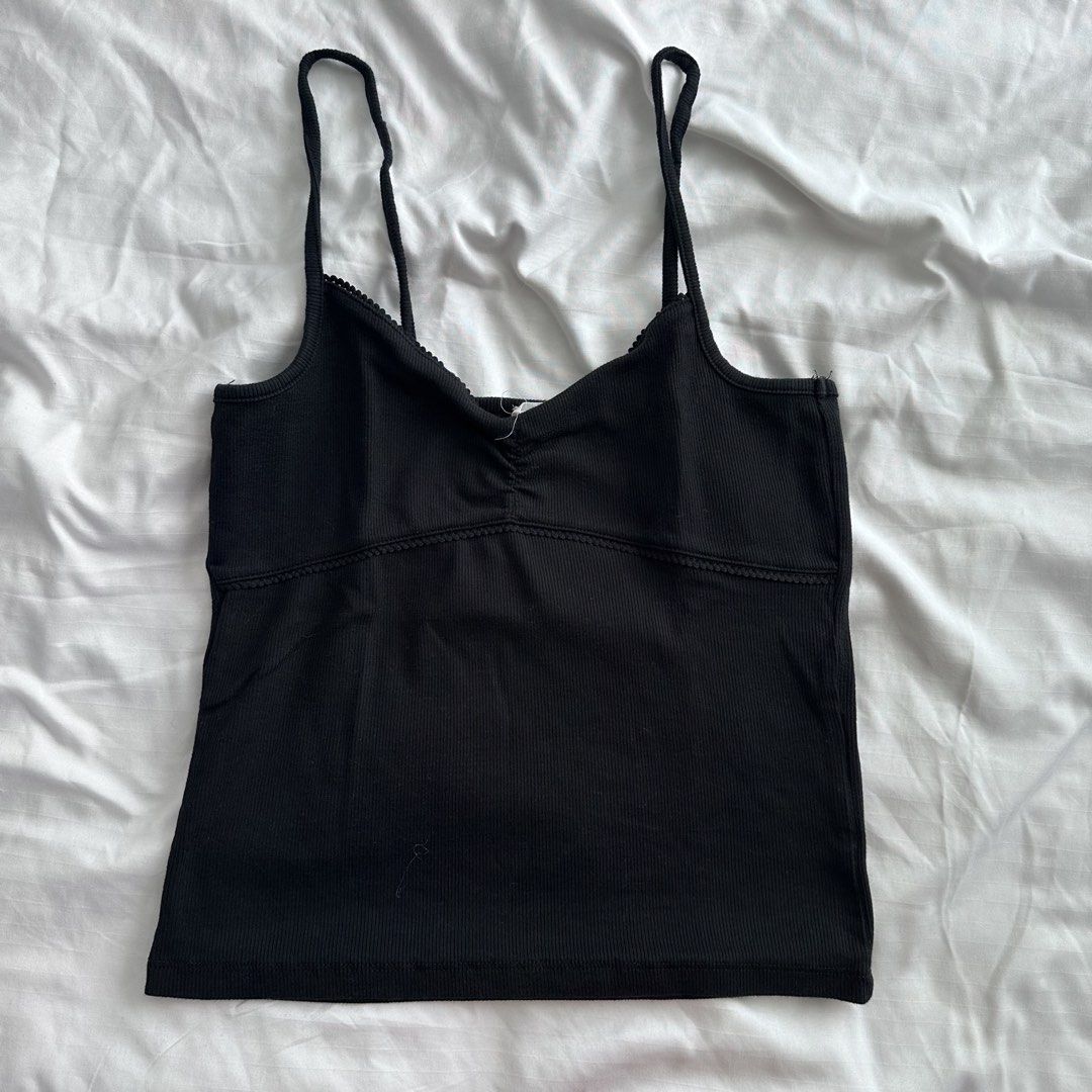 Cotton On Black Tank Top (Category: Sleeveless) located in Davao. Submitted by 1lesslonelyg1rl (Listing ID 1461344062, Image 1). Description: .