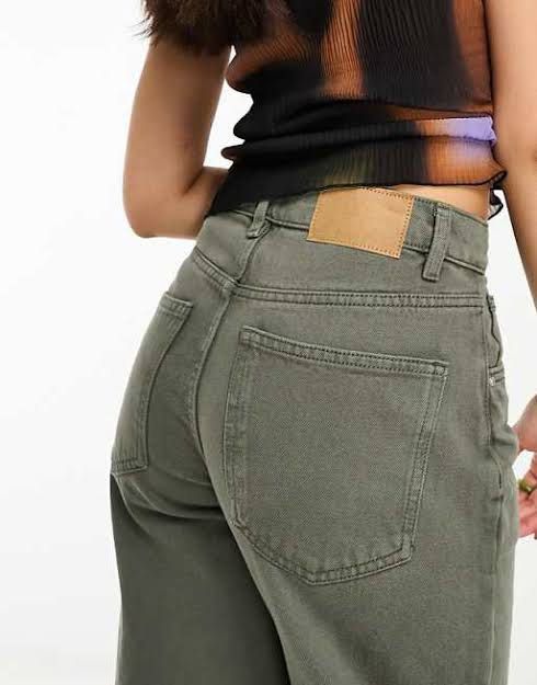 Cotton On Loose Straight Jean (Category: Jeans) located in Manila. Submitted by shecuratedit (Listing ID 1461436019, Image 2). Description: - Olive green - Worn once only - RFS: big on me - Bought in Australia .