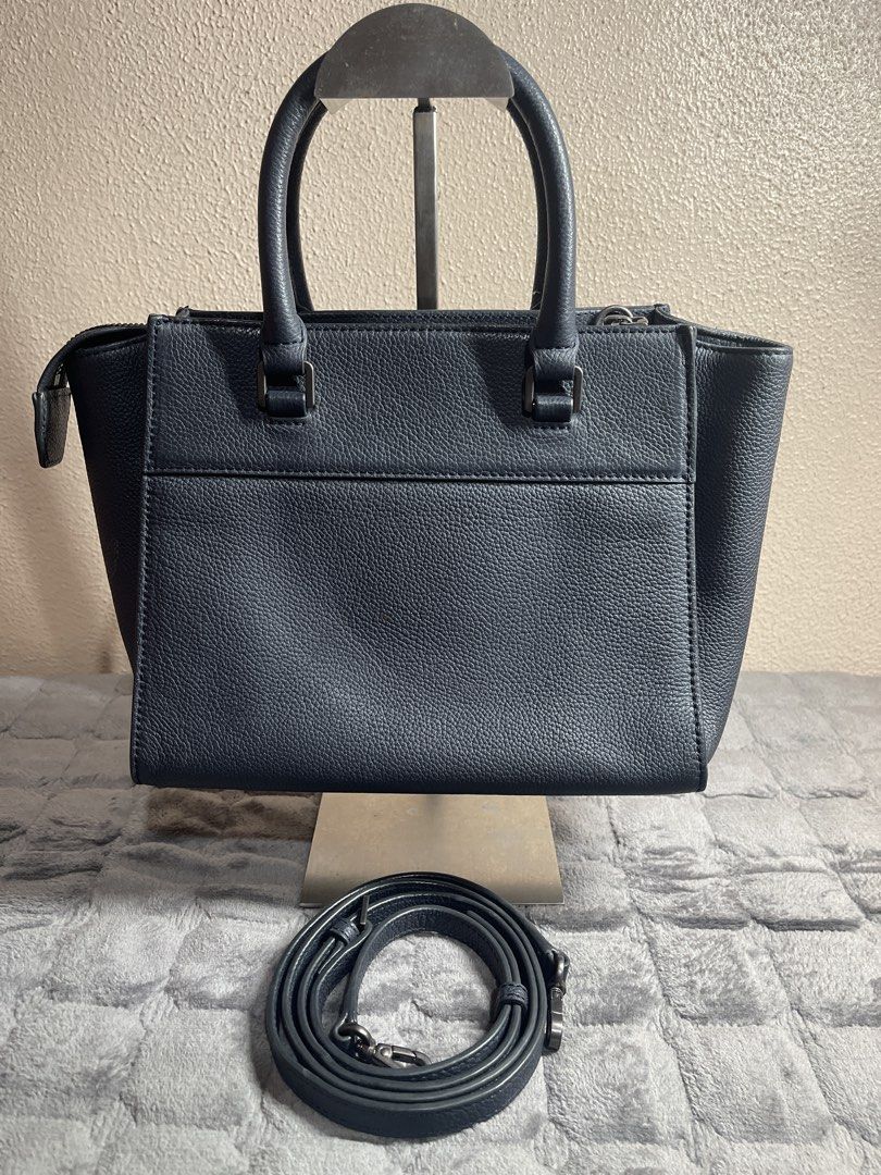 Couronne Navy Pebbled Leather Top Handle Bag with Strap (Category: Luxury Bags & Wallets) located in Quezon City. Submitted by donnabelle7572 (Listing ID 1461394770, Image 2). Description: - Brand: Couronne - Color: Ash Navy Blue - Material: Pebbled Leather - Style: Structured handbag with top handles - Strap: Detachable shoulder strap.