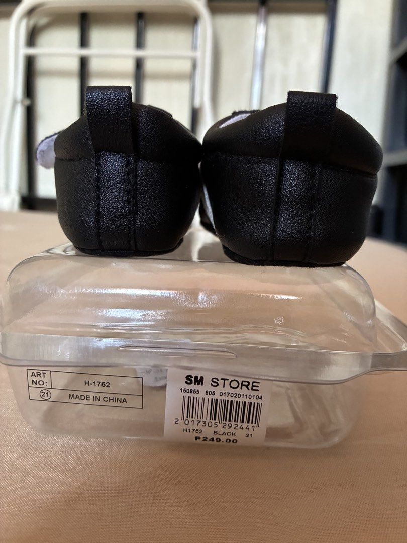 CRIB COUTURE SHOES SIZE 21 (Category: Babies & Kids Fashion) located in Manila. Submitted by idaalarcon (Listing ID 1461414433, Image 3). Description: Crib Couture Shoes Used and outgrown but in good condition Size 21 Pick up in Makati.