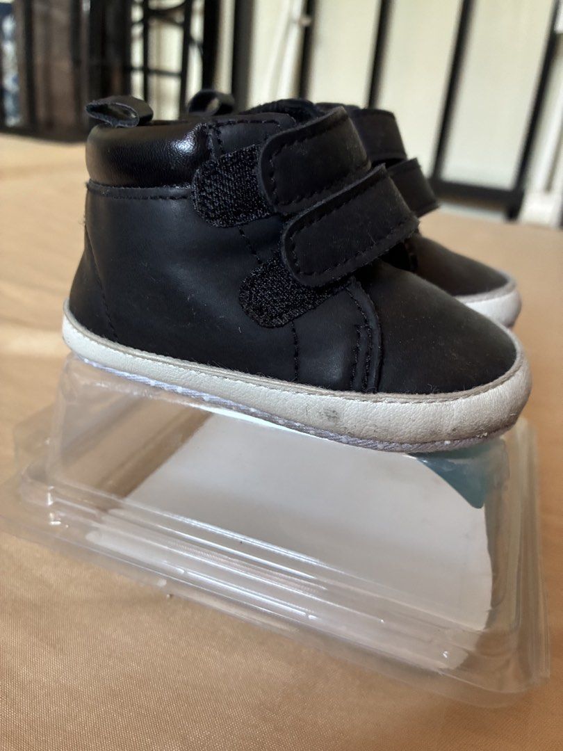 CRIB COUTURE SHOES SIZE 21 (Category: Babies & Kids Fashion) located in Manila. Submitted by idaalarcon (Listing ID 1461414715, Image 2). Description: Crib Couture Shoes Used and outgrown but in good condition Size 21 Pick up in Makati.