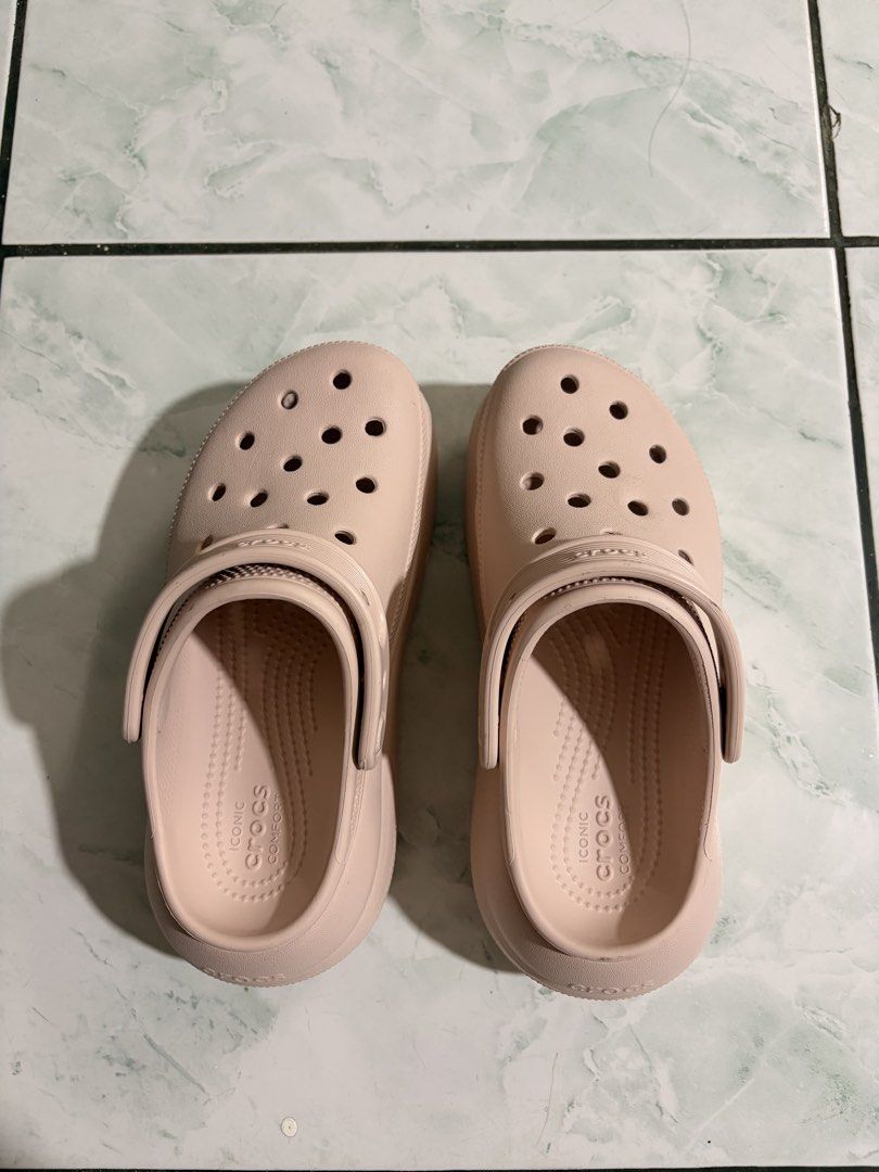Crocs Classic Crush Clogs Pale Pink Size 3M/5W (Category: Slippers and slides) located in Antipolo. Submitted by calmye (Listing ID 1461378937, Image 2). Description: Used only 2-3 times Very brand new Bought from official store .