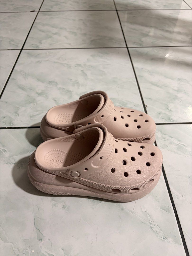 Crocs Classic Crush Clogs Pale Pink Size 3M/5W (Category: Slippers and slides) located in Antipolo. Submitted by calmye (Listing ID 1461378937, Image 1). Description: Used only 2-3 times Very brand new Bought from official store .