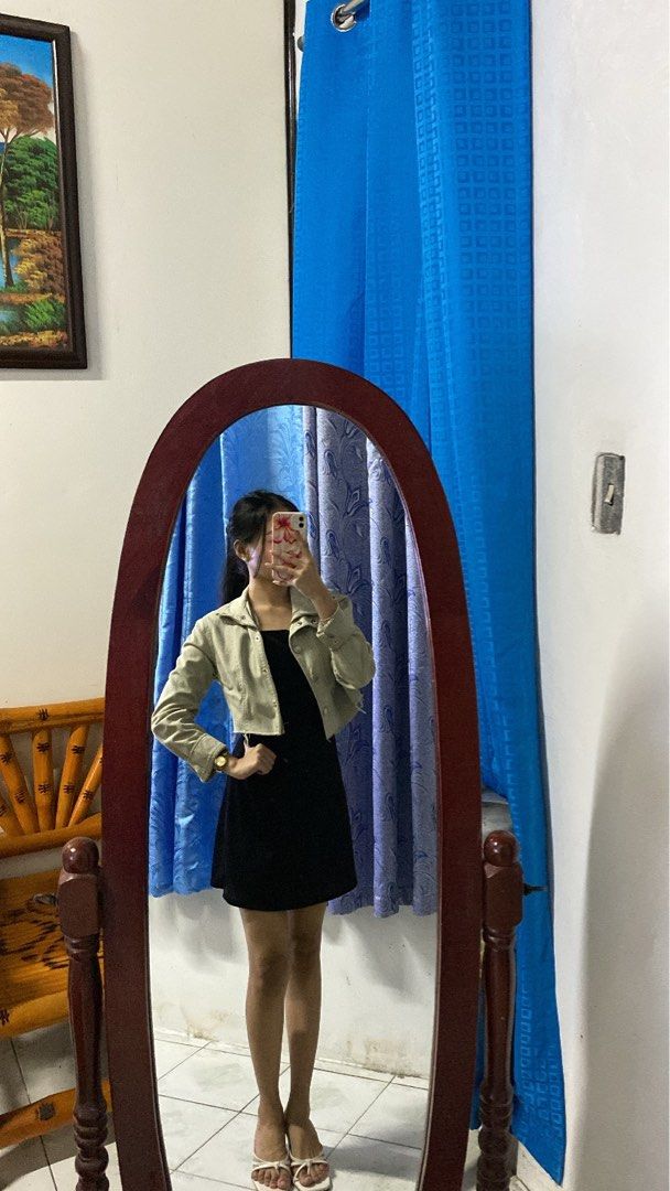 Cropped Denim Jacket (Category: Coats, Jackets and Outerwear) located in Santo Tomas. Submitted by wearjosclo (Listing ID 1461539322, Image 3). Description: XS - Small Light Green.
