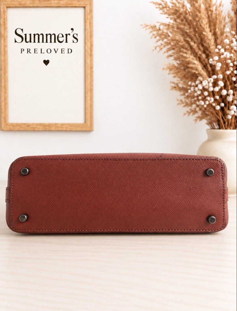 Cuching Dome Satchel (Category: Cross-body Bags) located in Taguig. Submitted by summers.preloved (Listing ID 1461514685, Image 3). Description: BAG DETAILS 🎀 Style: Dome Satchel 🩷 Color: Pink and Burgundy Check ✨ Material: Printed coated canvas with crossgrain leather details 🔒 Closure: Full zip-top closure 🧵 Lining: Coordinating fabric lining 👝 Interior: Spacious main compartment with multifunction pockets 📱 Exterior: Convenient outside s