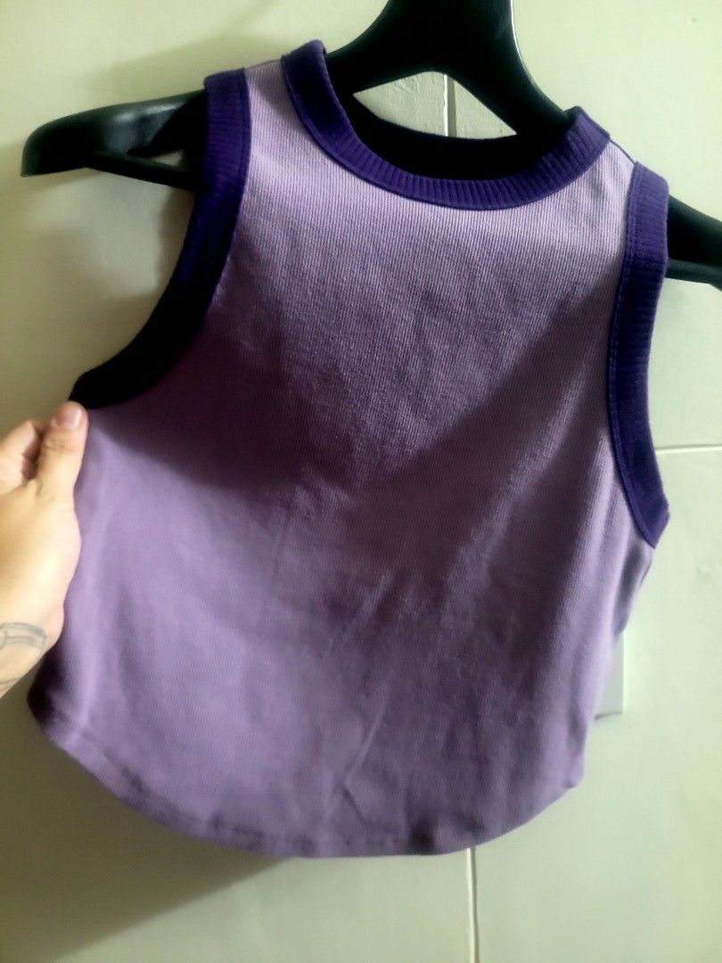 Cute Ribbed top (Category: Sleeveless) located in Los Banos. Submitted by lopecruz (Listing ID 1461442121, Image 2). Description: 18"armpit laid flat 16"length like new s to m.