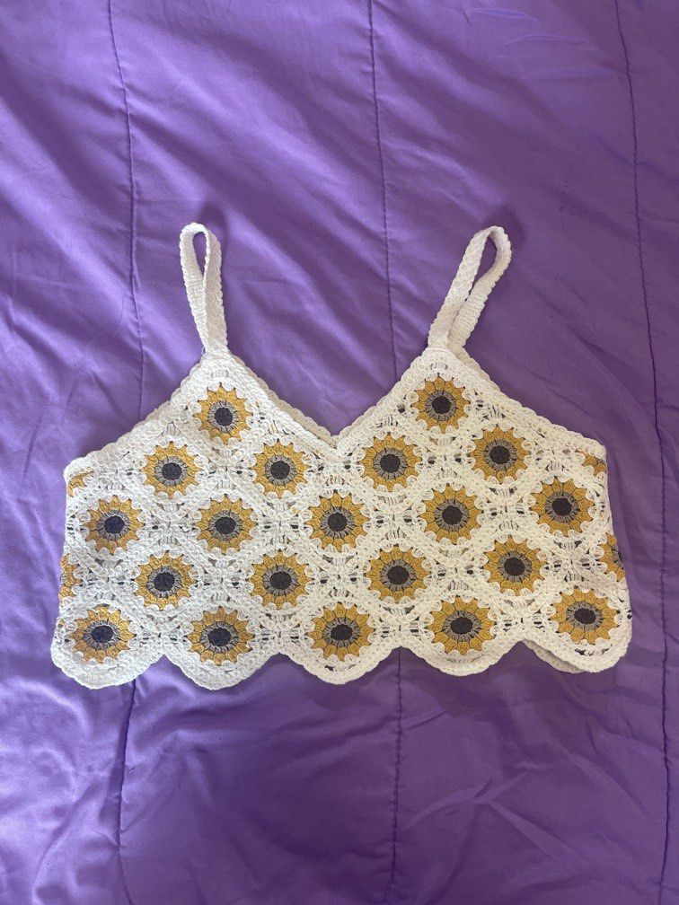 Cute Sunflower Top (Category: Blouses) located in Makati City. Submitted by loushhh (Listing ID 1461366454, Image 1). Description: .