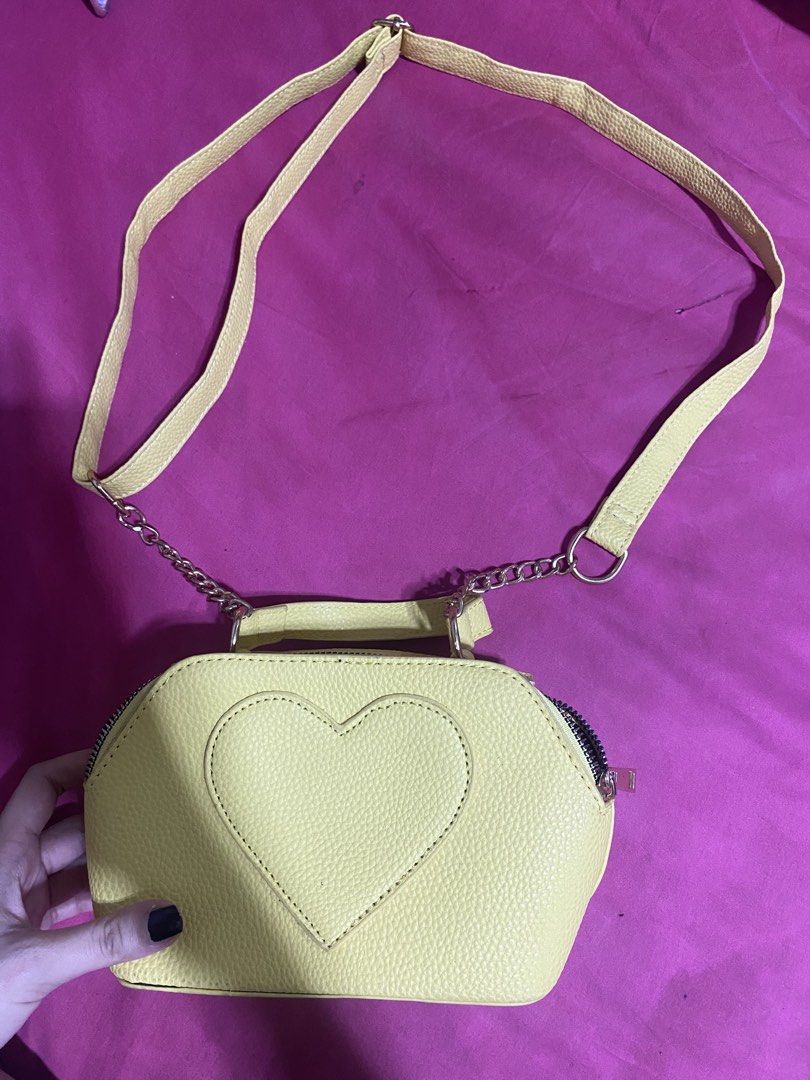 Cute yellow heart bag (Category: Cross-body Bags) located in Quezon City. Submitted by racbln (Listing ID 1461386295, Image 1). Description: .