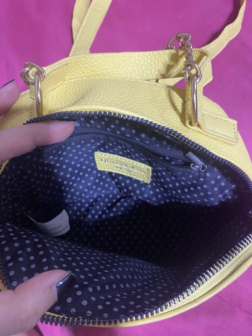 Cute yellow heart bag (Category: Cross-body Bags) located in Quezon City. Submitted by racbln (Listing ID 1461386295, Image 2). Description: .