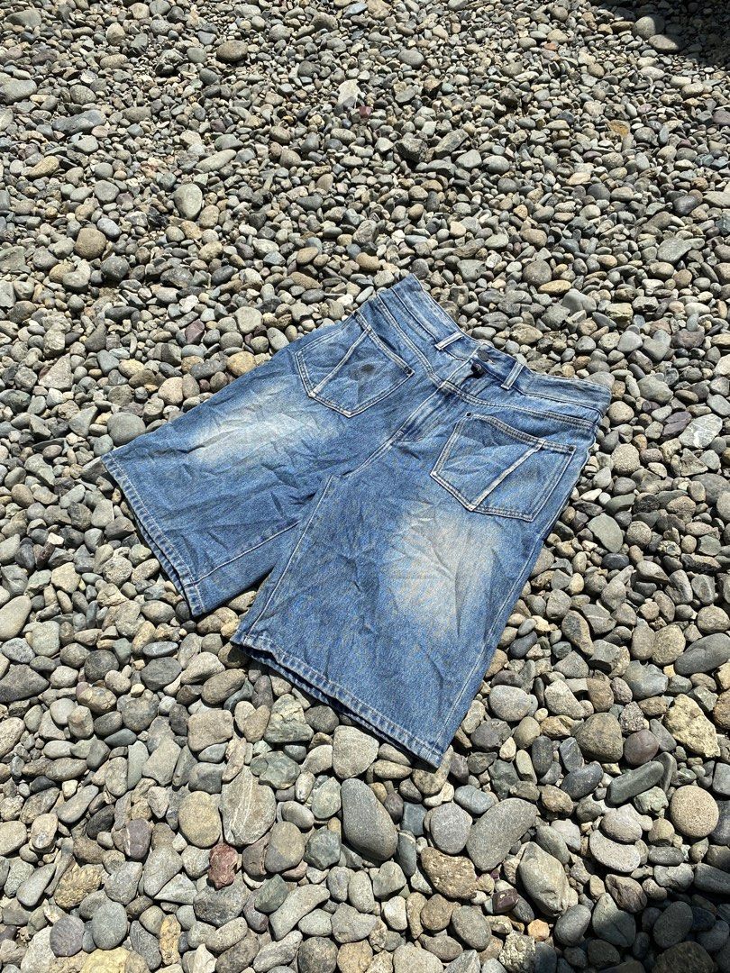 CW Washed Denim Jorts (Category: Shorts) located in Manila. Submitted by kongkongthriftofficial01 (Listing ID 1461333739, Image 1). Description: -Like new -Good as new -Ready to use Sizes & Dimension: Size M on tag, Dimes: W32 L23 Thigh13 Hem13.