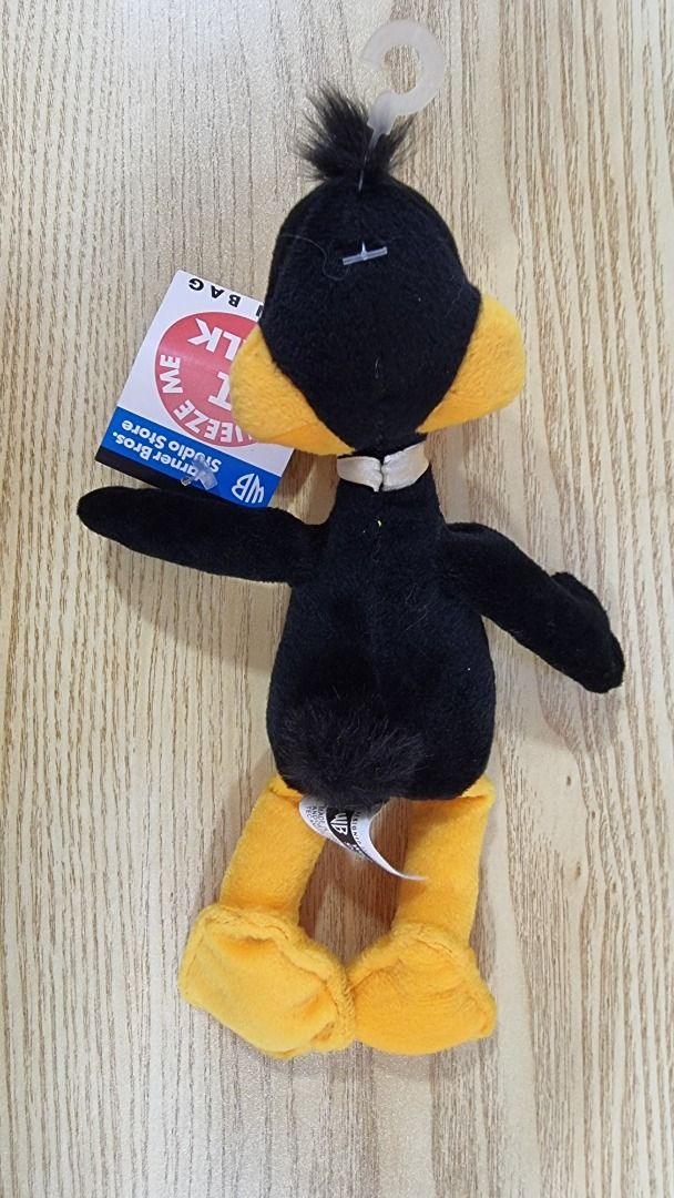 Daffy Duck Warner Bros. Studio Store Bean Bag Plush (Category: Plushies & Soft Toys) located in Paranaque City. Submitted by olxph_668280920 (Listing ID 1461496507, Image 2). Description: - Cute Daffy Duck bean bag plush - From Warner Bros. Studio Store - 'Squeeze Me I Talk' feature (it talks when squeezed!) - Ideal for Looney Tunes fans and collectors - Features a convenient hanging loop - Perfect size for display or carrying.