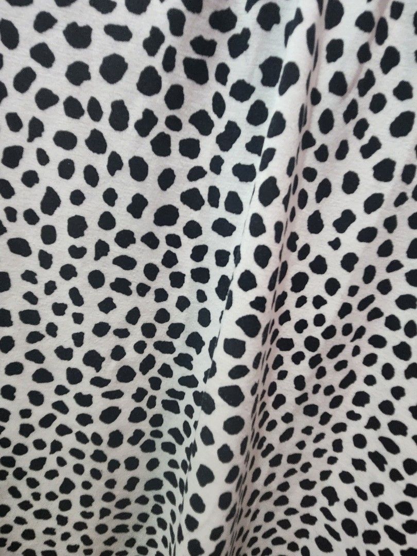 Dalmatian Print Long Sleeve Top (Category: Longsleeves) located in Muntinlupa City. Submitted by yanyan1888 (Listing ID 1461371570, Image 2). Description: - Stylish white top with a black dalmatian print - Long sleeves - High neckline design - Fabric has a slight sheen - Versatile for layering or standalone wear.