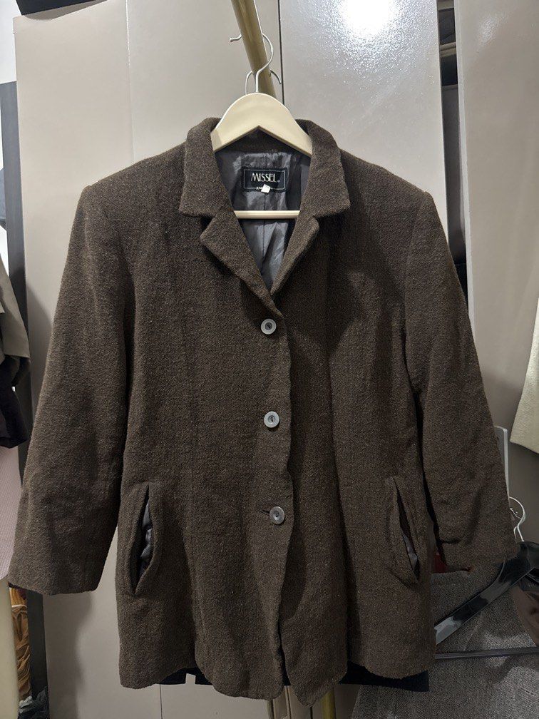 Dark Brown Wool Blazer (Category: Coats, Jackets and Outerwear) located in Mexico. Submitted by studioleraph (Listing ID 1461488737, Image 1). Description: 🛍️ Perfect for your personal wardrobe or reseller business 🫶 👗 The actual item being sold is the original garment shown in the product photos. Small differences in fit, drape, color, texture, or details may occur. 💌 Condition: • Preloved; Please wash the items before wearing. • Please mana