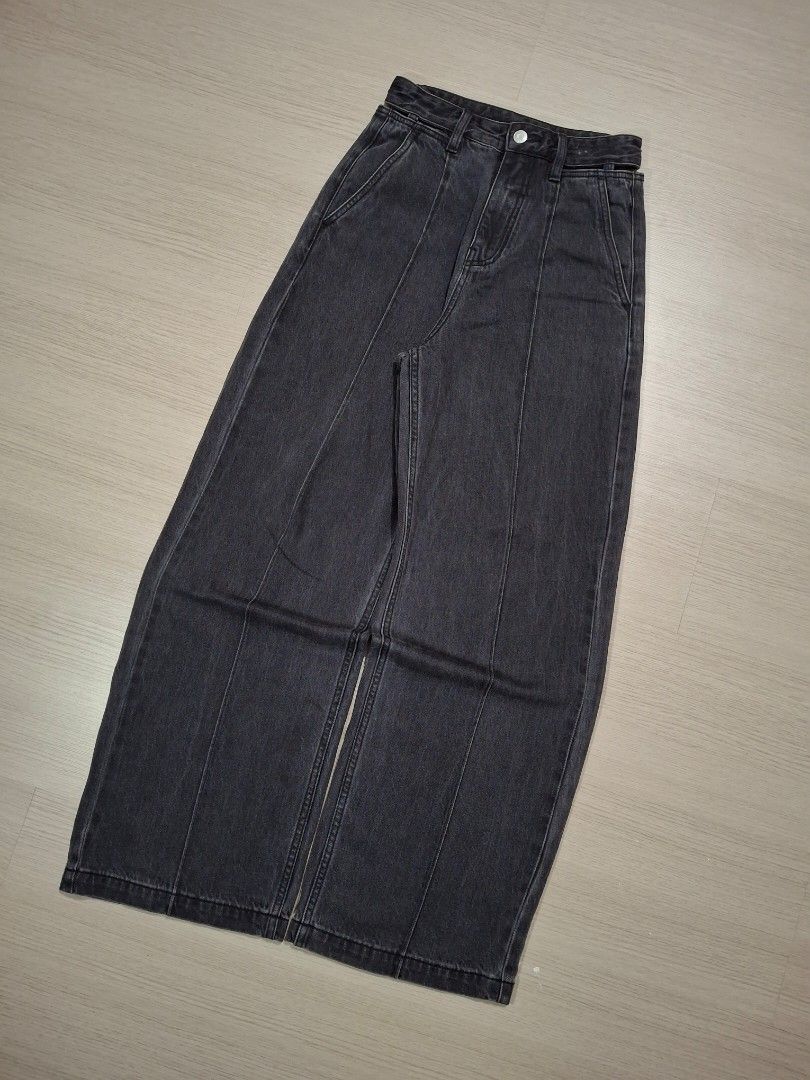 DARK GRAY BAGGY JEANS (Category: Jeans) located in Manila. Submitted by deepsythrift (Listing ID 1461405834, Image 2). Description: DARK GRAY BAGGY JEANS — MEASUREMENT (INCHES) WAIST: 28 LENGTH: 41.5 THIGH: 12.5 LEG OPENING / HEM: 10.5 — MINE: ₽499 — (10/10) EXCELLENT CONDITION MUST HAVE FAV HARD DENIM HEAVY THICK BAGGY — FLAW(S): NONE — NOTES: READ THE THREE PINNED POST MANAGE YOUR EXPECTATIONS COLOR MAY VARY DUE TO LIGHTING — AS ALWAYS, DOING T