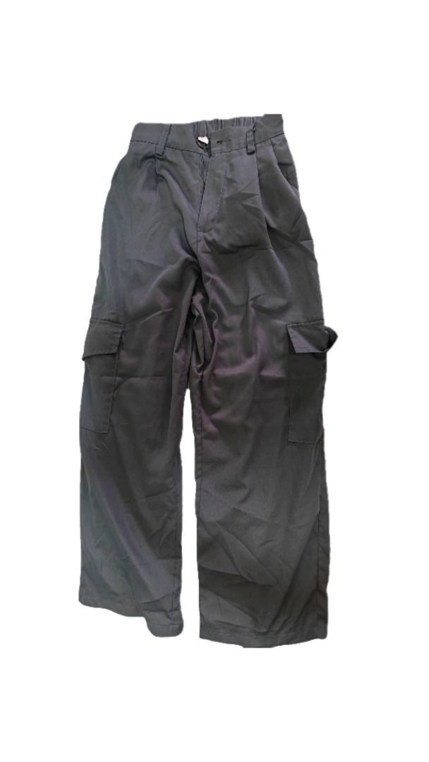 Dark Grey Cargo Pants (Category: Other Bottoms) located in Las Pinas. Submitted by moonryse (Listing ID 1461423735, Image 1). Description: [ITEM DETAILS] * size: L * other details: relaxed baggy silhouette, a high-rise waist with integrated belt loops, a clean front button-and-zipper fly, subtle pleating details at the hips, and prominent mid-thigh utility flap pockets on both sides. * condition: no issuess ! mop: gcash or bank transfer ! mod: jn