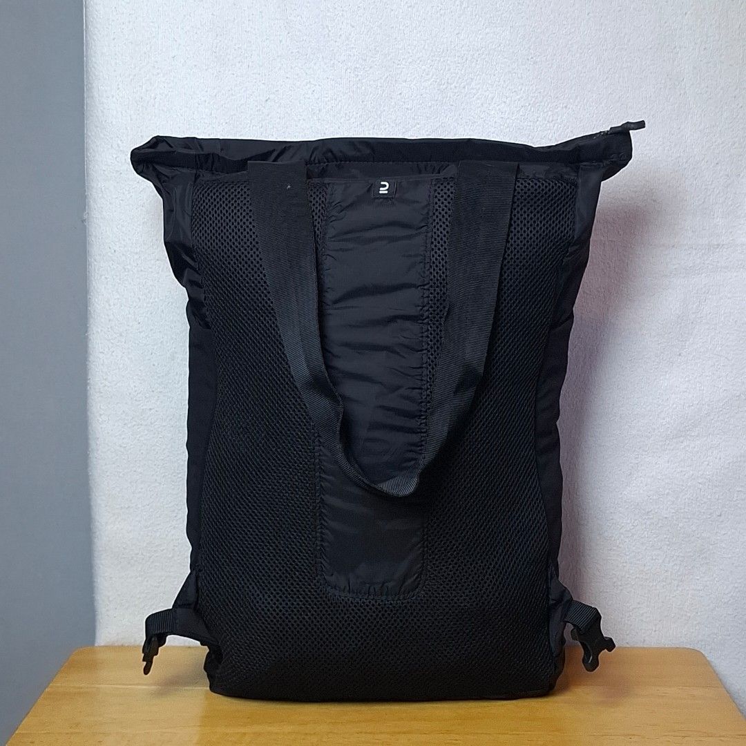 Decathlon Forclaz 2way Bag 15L (Category: Tote Bags) located in Baguio. Submitted by kathuu27 (Listing ID 1461509949, Image 3). Description: Decathlon Forclaz 2way Bag 15L Can be TOTE BAG / BAGPACK Packable Excellent condition Baguio City Based (open for dropping/meet-up) Outside Baguio - Payment First Shipping +SF Courier: Jnt.