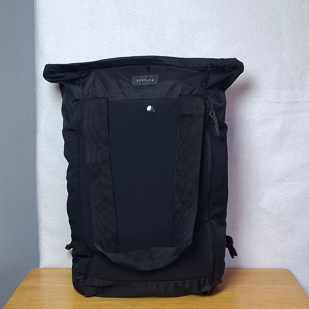 Decathlon Forclaz 2way Bag 15L (Category: Tote Bags) located in Baguio. Submitted by kathuu27 (Listing ID 1461509949, Image 2). Description: Decathlon Forclaz 2way Bag 15L Can be TOTE BAG / BAGPACK Packable Excellent condition Baguio City Based (open for dropping/meet-up) Outside Baguio - Payment First Shipping +SF Courier: Jnt.