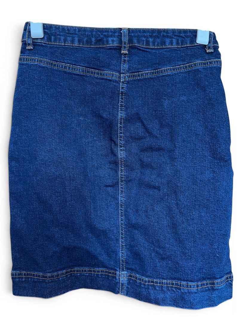 DeFacto button-front denim mini skirt (Category: Skirts) located in Santol. Submitted by lululane (Listing ID 1461436615, Image 2). Description: .