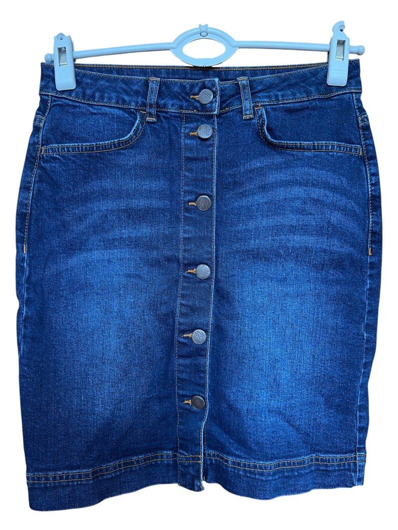 DeFacto button-front denim mini skirt (Category: Skirts) located in Santol. Submitted by lululane (Listing ID 1461436615, Image 1). Description: .