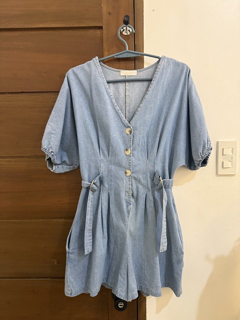 Denim jumpsuit (Category: Jumpsuits) located in Apalit. Submitted by bagoodiesonig (Listing ID 1461464140, Image 1). Description: Super nice in actual S-M body frame.
