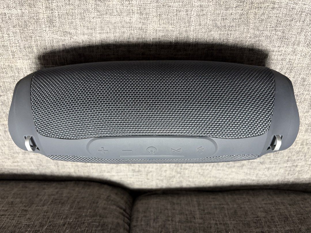 Devant Sonique Surf Portable Bluetooth Speaker (Category: Soundbars, Speakers & Amplifiers) located in Tanza. Submitted by iamdhana (Listing ID 1461344662, Image 2). Description: - Devant Sonique Surf Portable Speaker - Powerful 5000mAh Battery for extended playtime - Wireless connectivity for music on the go - USB-A Output: 5V/1A - Input: DC 5V/2A - Ideal for outdoor activities and travel May lights yung gilid na may logo ng Devant :) Really goo