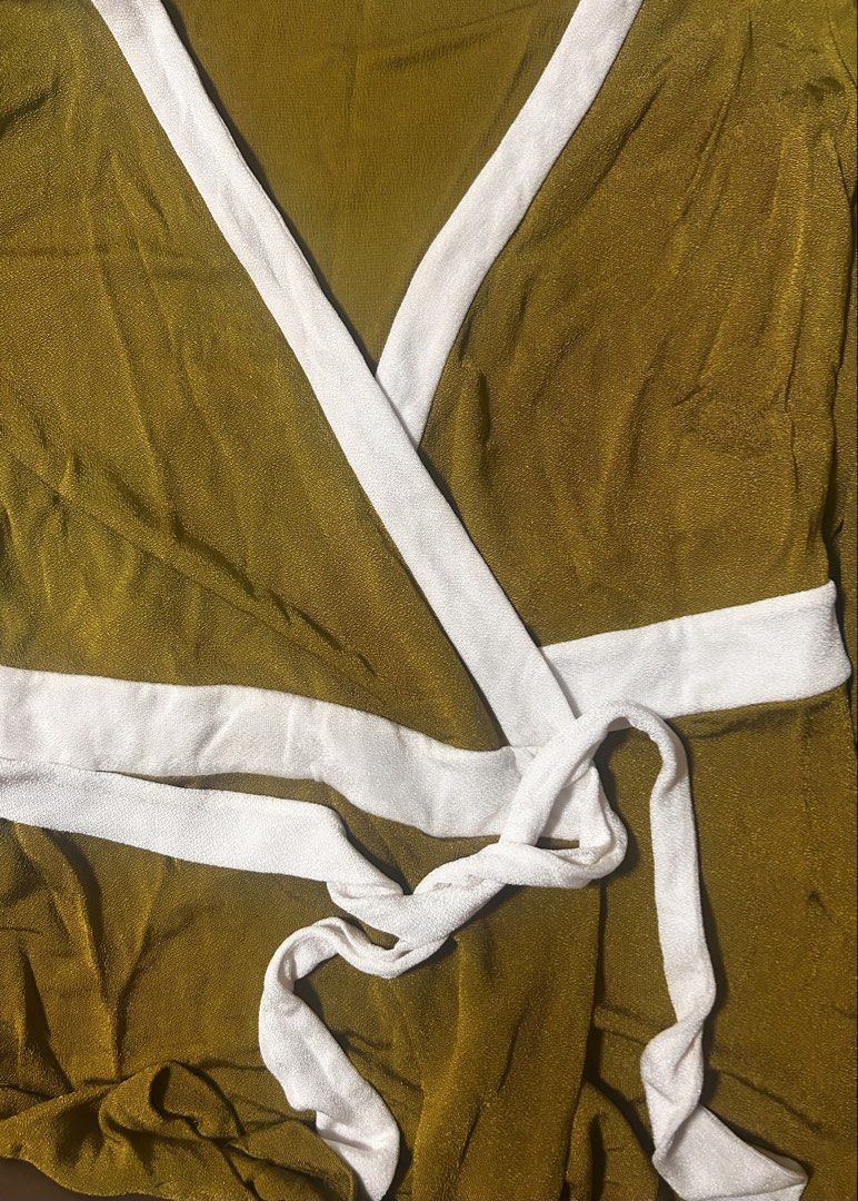 DIANE VON FURSTENBERG (Category: Rompers) located in Davao. Submitted by sart0ria85 (Listing ID 1461408605, Image 3). Description: A metallic, sexy romper of dark yellow mustard with white linings. 100% VISCOSE MADE IN CHINA 🇨🇳 SMALL. Size 4 EXCELLENT CONDITION (91/100).