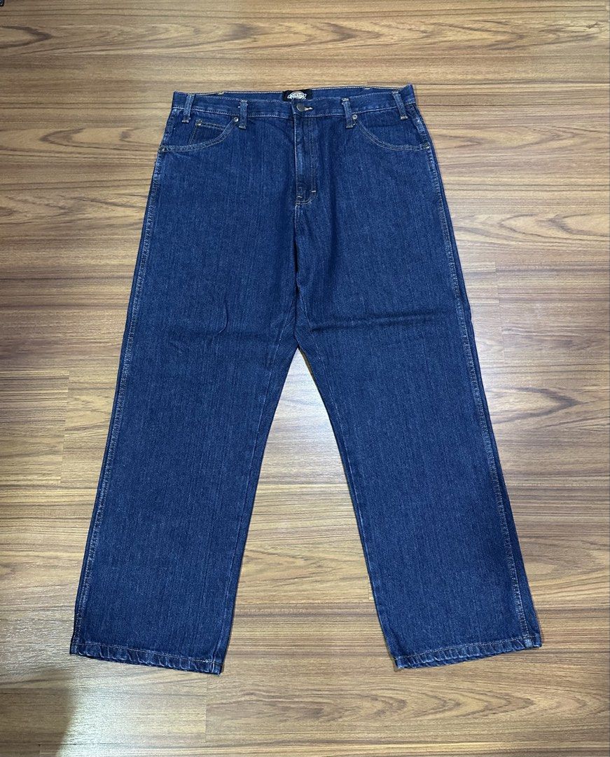 Dickies Basic Jeans (Category: Jeans) located in Subang Jaya. Submitted by juggermaut (Listing ID 1461470779, Image 1). Description: Dickies Badic Jeans Color: Denim Blue Condition:9.5/10 Personal Item not bundle item Wash tag dah kena potong Measurement (Manual) Waist: 36 Inch Lenght: 40 Inch (ukuran dari pinggang) Open Leg: 9 Inch Nego boleh tapi jangan lowball Postage DFOD .