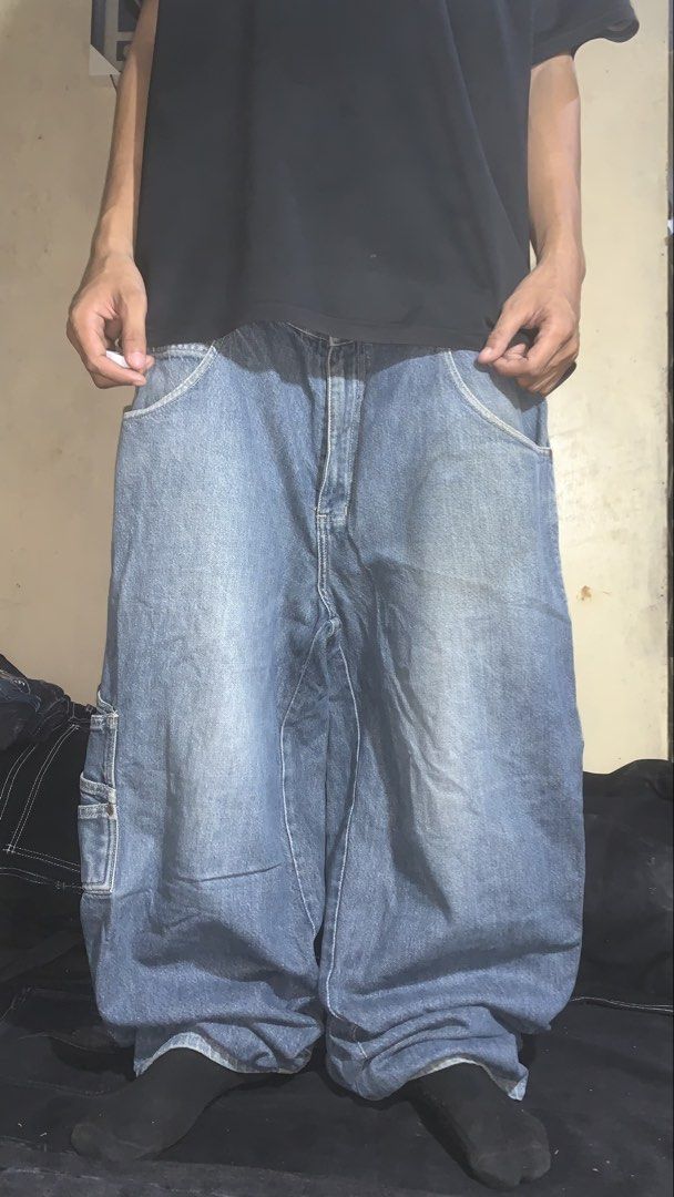 DICKIES CARPENTER JEANS (Category: Jeans) located in Aloran. Submitted by archives_wear (Listing ID 1461370824, Image 2). Description: WAIST 34 THIGH 14.5 LENGTH 40 LEG OPENING 9.5 PRICE 1300.