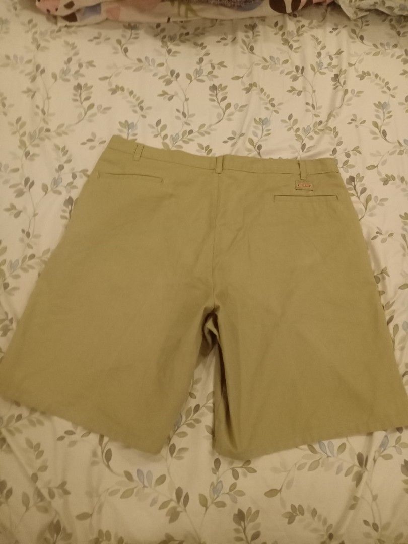 Dickies Khaki Shorts (Category: Shorts) located in Manila. Submitted by thriftnmeal (Listing ID 1461349739, Image 2). Description: - Brand: Dickies - Type: Khaki Shorts - Size: 36 Waist - Closure: Button and Zip Fly - Pockets: 2 Front, 2 Back - Condition: Good, with minor signs of wear inside the waistband - Ideal for: Casual wear or work 42*22.5.