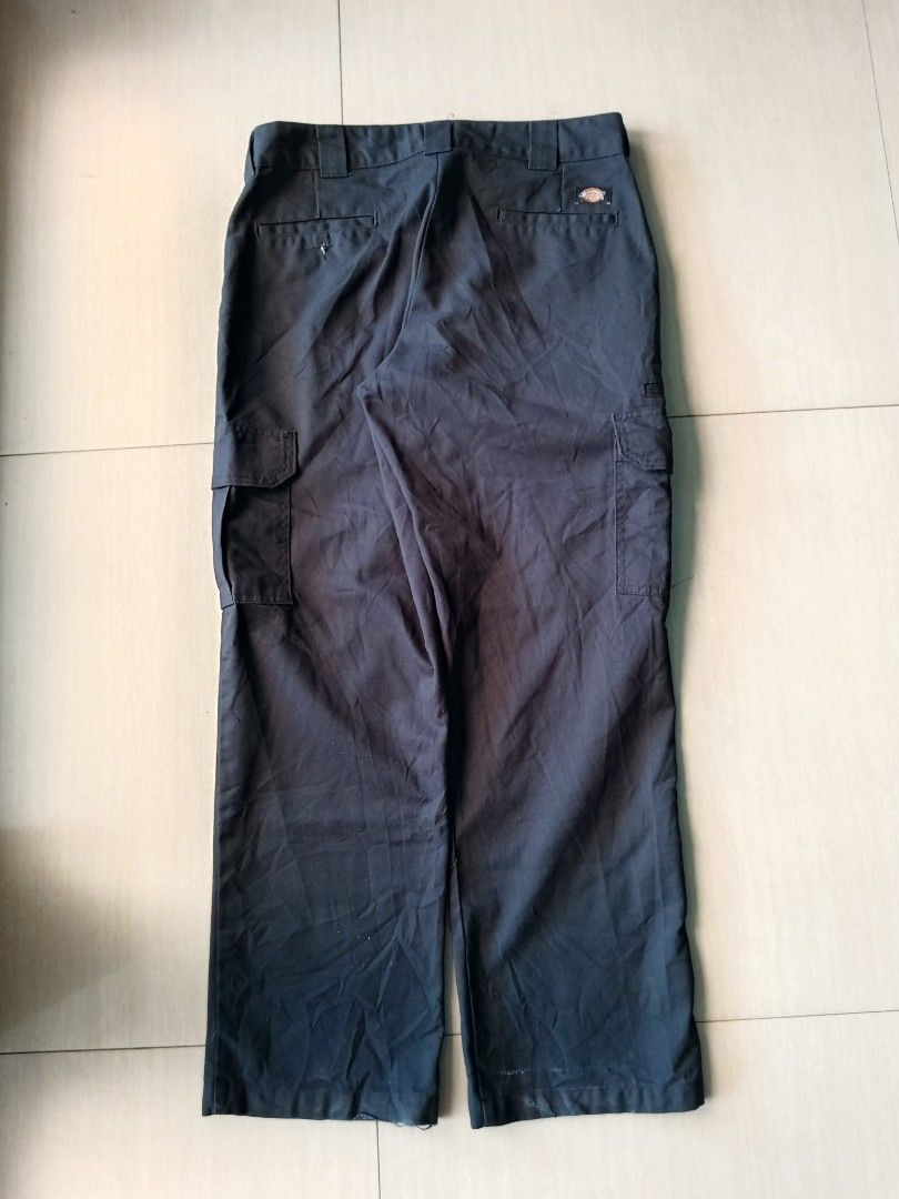 Dickies Regular Straight Cargo Pants (Category: Jeans) located in Manila. Submitted by kenzu_stuff (Listing ID 1461478545, Image 1). Description: - Dickies Cargo Pants - Size: 34x30 - Length: 40" - Leg Opening: 8.5" - Color: Black Issue: Heel drag, check pictures Condition: Goods Color Rate: 10/10 black pa We do shipping nationwide 🌐 • Strictly payment first. • Sf will be shouldered by the buyer. 📍Purok 1 Brgy. Banlic, Cabuyao Laguna (infront o