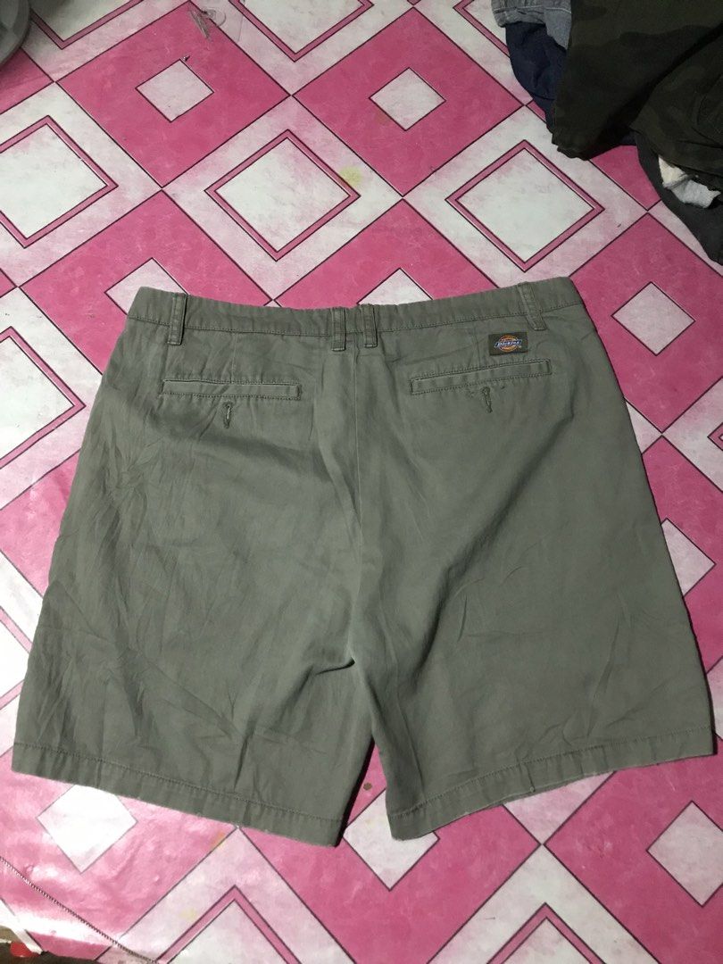 Dickies short (Category: Shorts) located in Manila. Submitted by franceleeb33468 (Listing ID 1461503665, Image 2). Description: dkies jorts ‼️ Waist 38 Length 19 Issue last pic good condition Color green Price 350💸 📍negros occidental Dm📩.