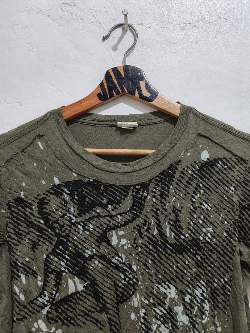 DIESEL FREE AND EASY SURF MAN GRAPHIC (Category: Formal Shirts) located in Pili. Submitted by janrypalmerodelima (Listing ID 1461469646, Image 2). Description: DIESEL FREE AND EASY SURF MAN GRAPHIC DIMES: 24x16 CONDITION: EXCELLENT COLOR RATE: 10/10 ISSUE: NONE.