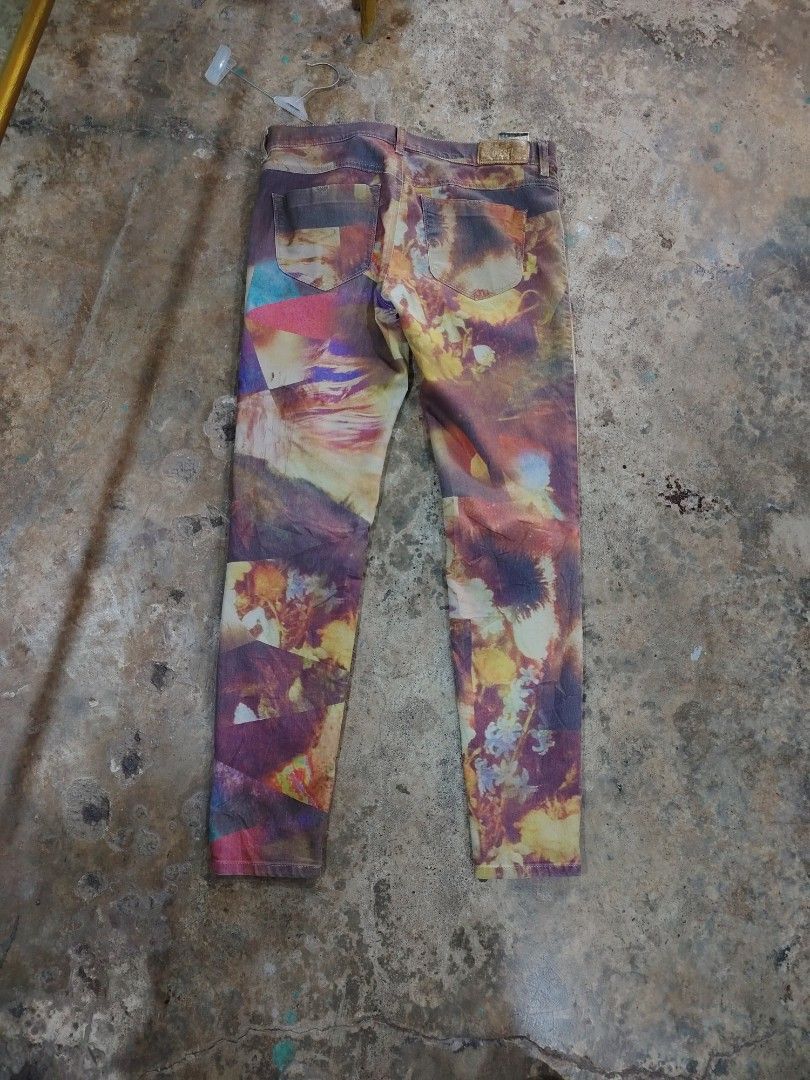 DIESEL MULTI COLOR JEANS (Category: Jeans) located in Bislig. Submitted by tuazons21 (Listing ID 1461412387, Image 3). Description: SIZE 30 LENGTH 35-36 CR 9.8/10 EXCELLENT CONDITION.