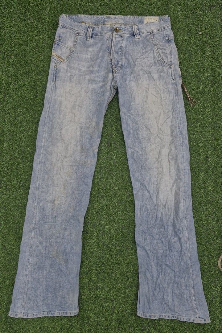 Diesel preeto jeans (Category: Jeans) located in Pili. Submitted by the_g_thrift (Listing ID 1461469601, Image 1). Description: diesel preeto jeans size 31 x 34 on tag size 34 tape measure length: 45 hem: 10 veru good condition needwash washable yellow dirt stain.